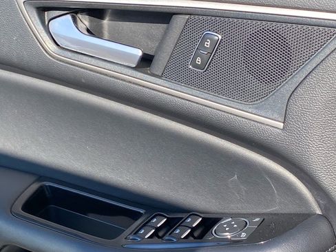 Certified 2018 Ford Edge SEL w/ Equipment Group 201A image 17