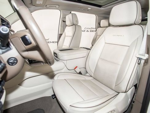 Used 2022 GMC Yukon Denali w/ Denali Premium Package AWD/4WD image 14