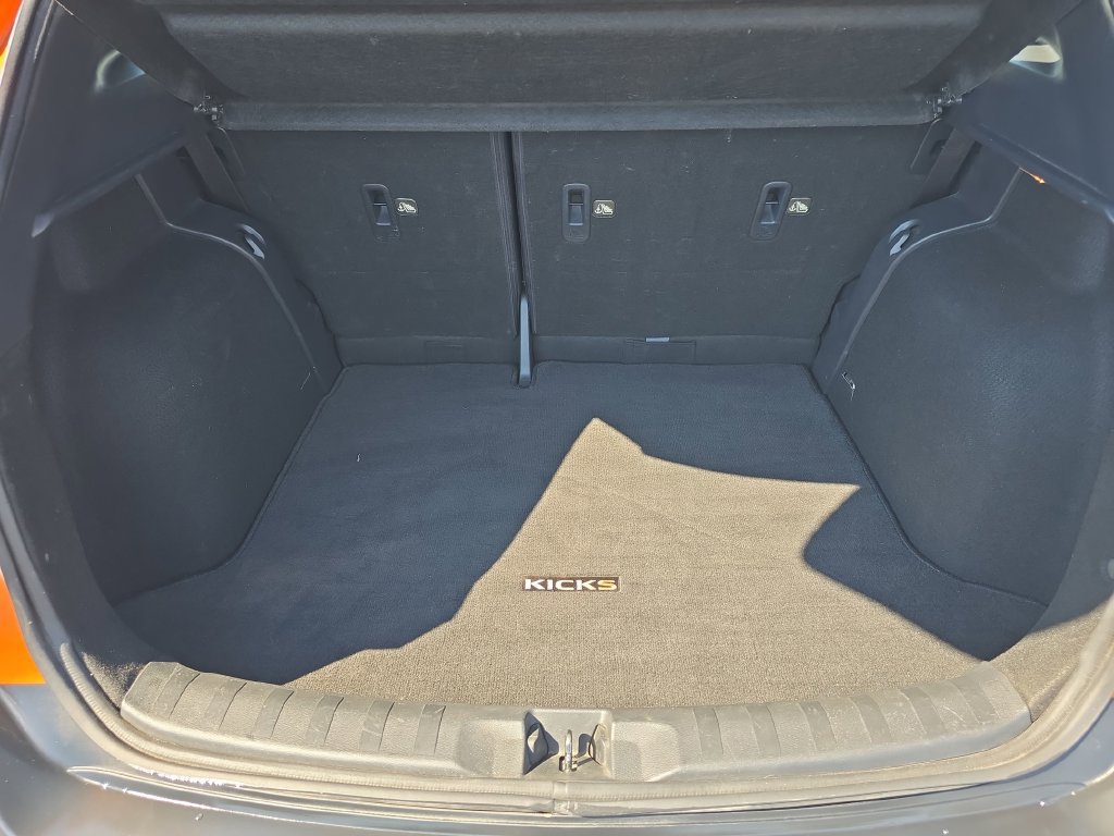 Used 2018 Nissan Kicks SR FWD image 11