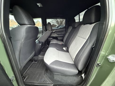 Used 2021 Toyota Tacoma TRD Off-Road image 18