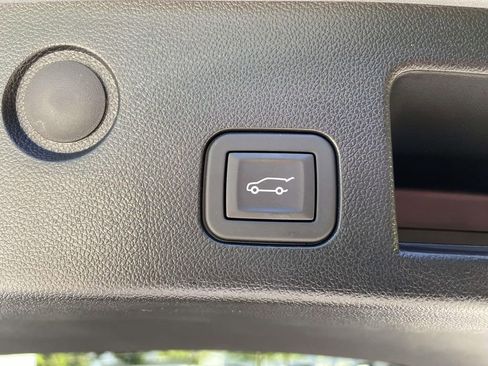 Used 2025 Chevrolet Equinox RS w/ Safety and Technology Package FWD image 11