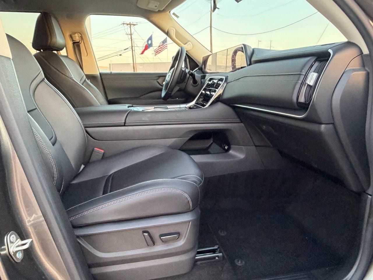 Certified 2025 Nissan Armada SV RWD image 31
