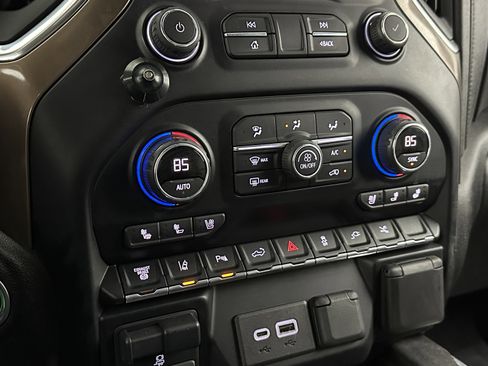 Used 2021 Chevrolet Silverado 3500 High Country image 17