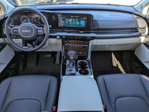 Used 2024 Kia Carnival SX Prestige image 11