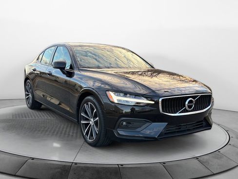 Used 2021 Volvo S60 T5 Momentum w/ Premium Package image 1