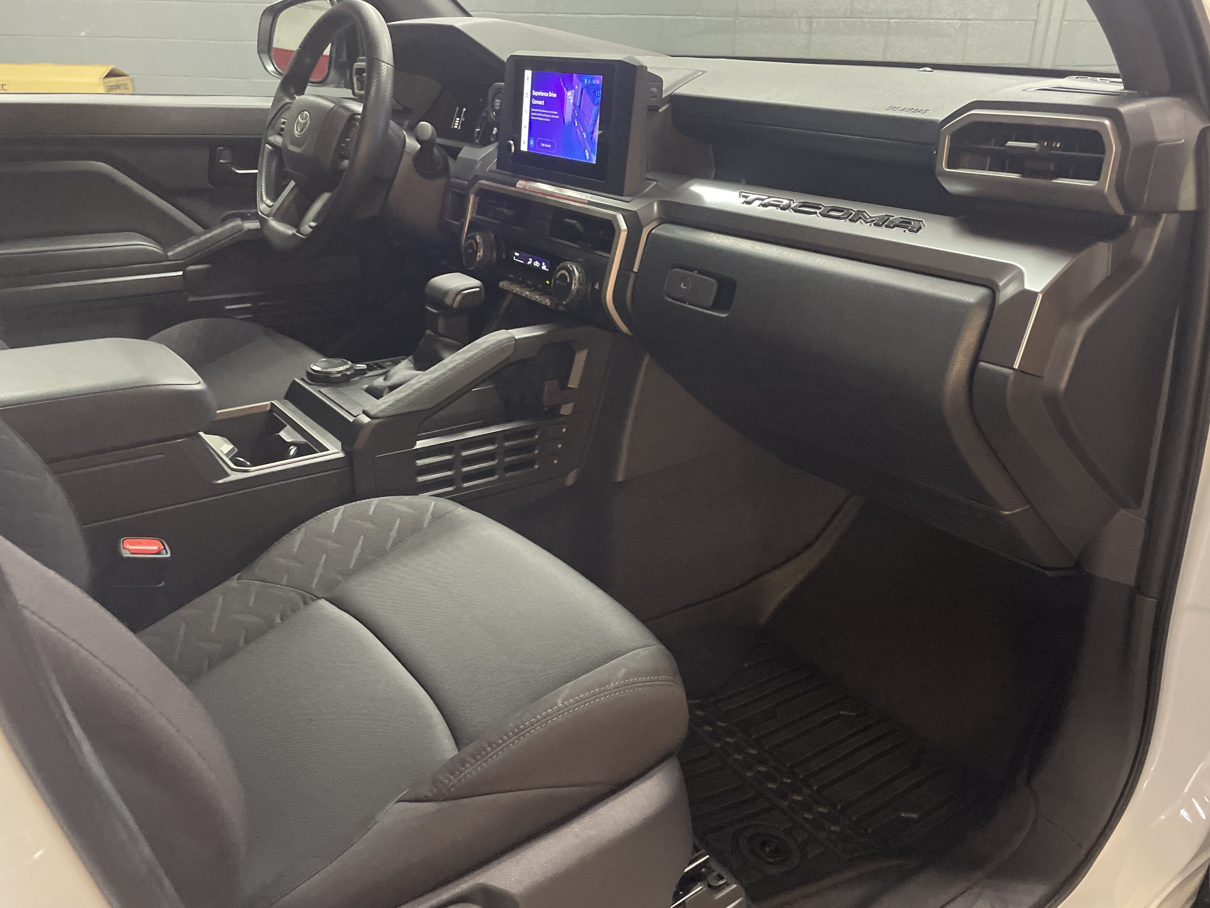 Used 2025 Toyota Tacoma SR5 AWD/4WD image 33