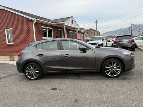 Used 2018 MAZDA MAZDA3 Touring image 4