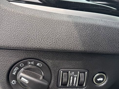 Used 2023 Chrysler 300 Touring w/ Sport Appearance Package RWD image 20
