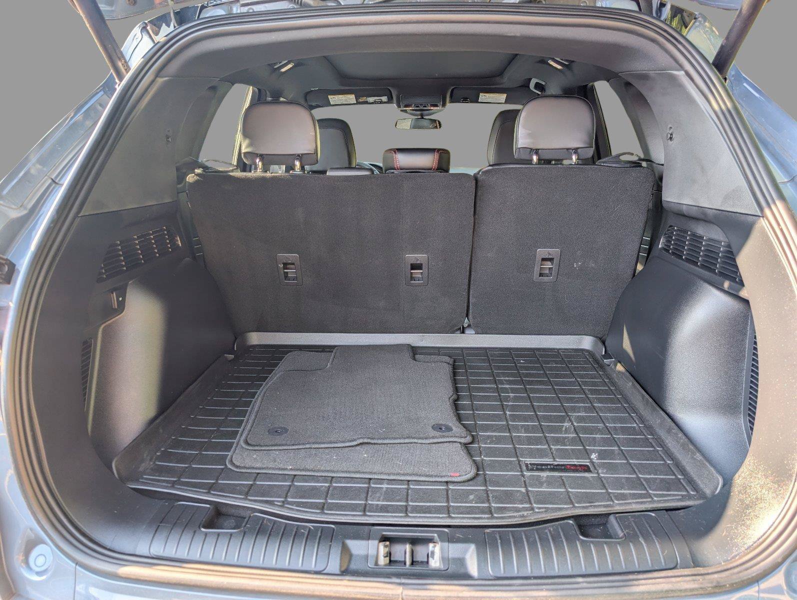 Used 2024 Ford Escape ST-Line w/ Cold Weather Package FWD image 5