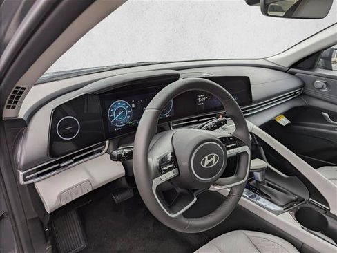 Used 2025 Hyundai Elantra Limited FWD image 11