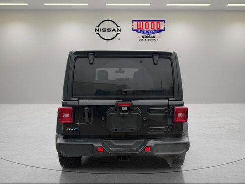 Used 2022 Jeep Wrangler Unlimited Sahara AWD/4WD image 3