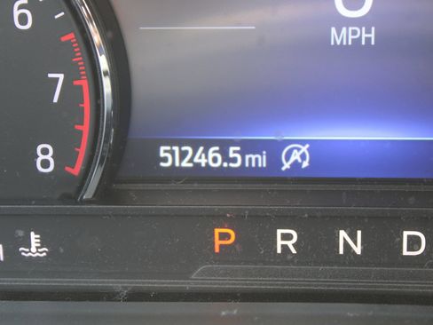 Used 2022 Ford Explorer XLT w/ Equipment Group 202A AWD/4WD image 32