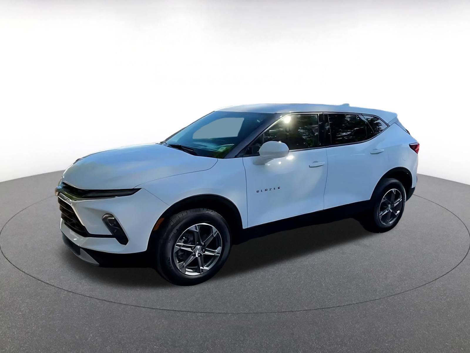 Used 2026 Chevrolet Blazer LT FWD image 6