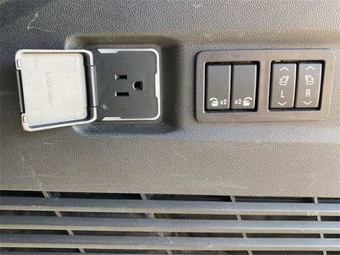 Used 2023 Chevrolet Tahoe Premier image 35