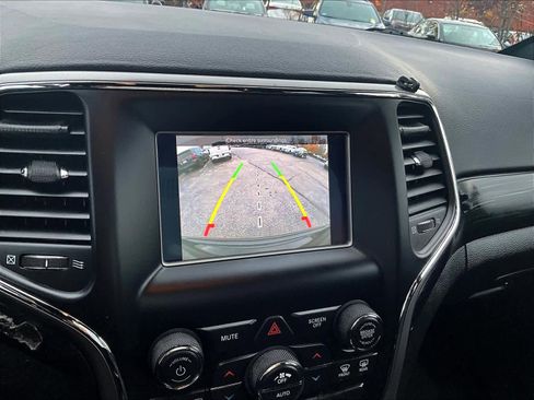 Used 2020 Jeep Grand Cherokee Laredo image 18