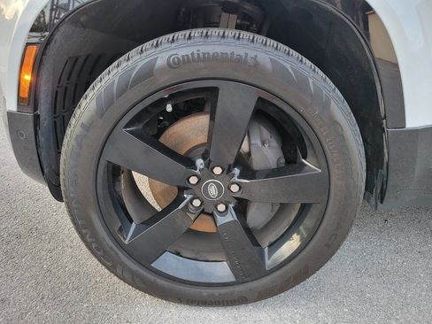 Used 2024 Land Rover Defender 130 X-Dynamic SE image 18