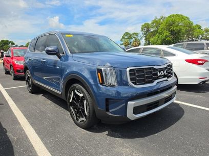 Used 2024 Kia Telluride S w/ S Sunroof Package