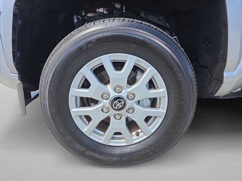 Certified 2025 Toyota Tacoma SR5 AWD/4WD image 22
