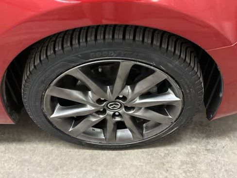 Used 2018 MAZDA MAZDA3 Touring FWD image 5