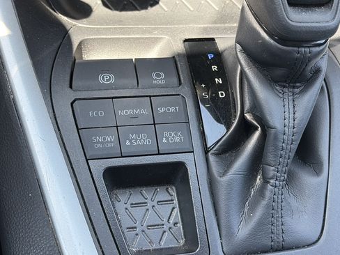 Used 2024 Toyota RAV4 XLE AWD/4WD image 33