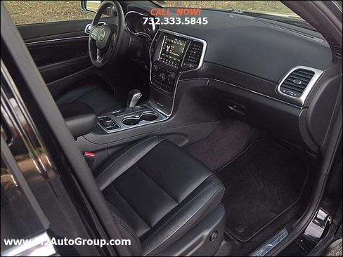 Used 2018 Jeep Grand Cherokee Limited image 16
