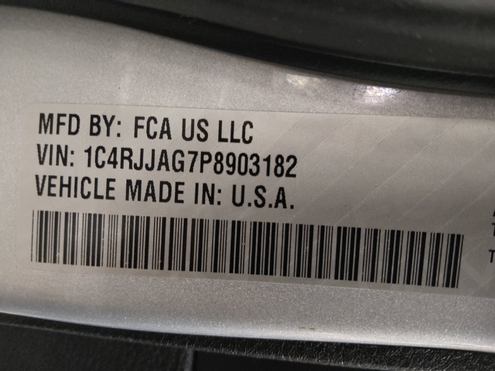 Used 2023 Jeep Grand Cherokee L Laredo RWD image 33