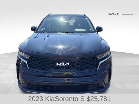 Used 2023 Kia Sorento S w/ Panoramic Sunroof Package FWD image 3