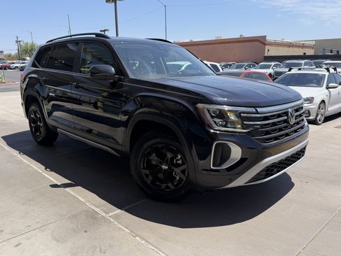 Used 2024 Volkswagen Atlas Peak Edition SEL AWD/4WD image 6