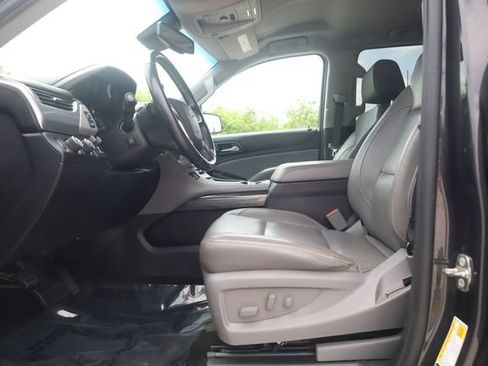 Used 2018 Chevrolet Tahoe LT w/ Luxury Package AWD/4WD image 16