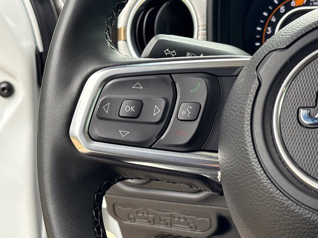 Used 2025 Jeep Wrangler Unlimited Sahara AWD/4WD image 21