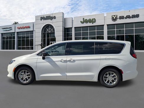New 2026 Chrysler Voyager LX image 6