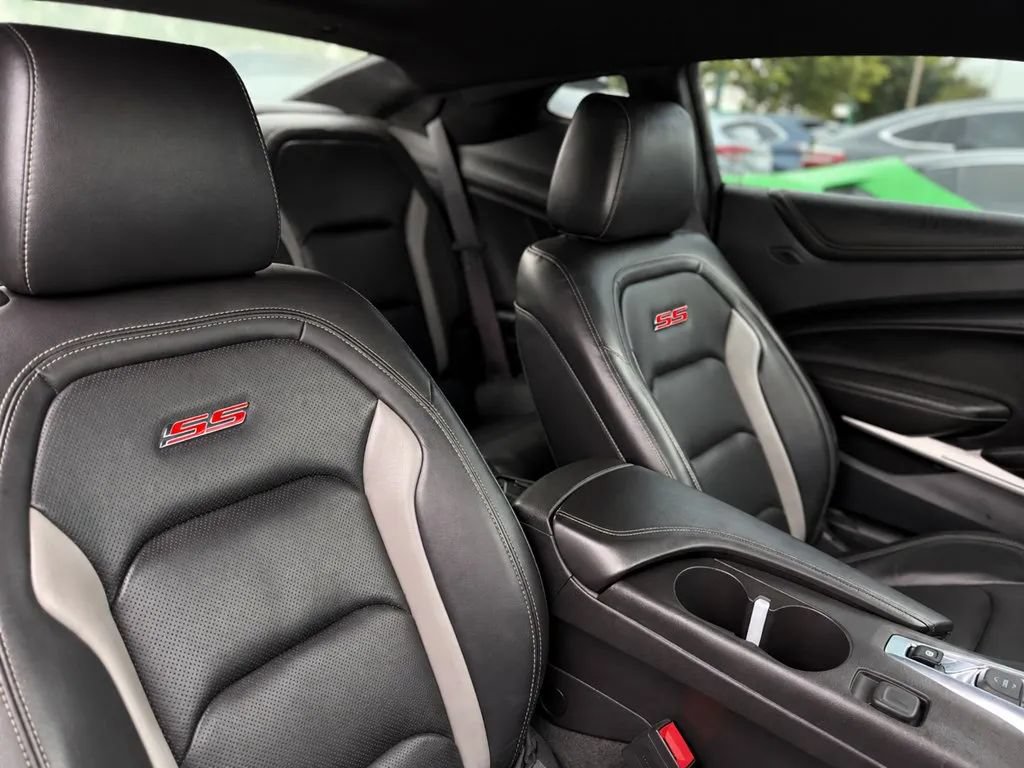 Used 2017 Chevrolet Camaro SS RWD image 12
