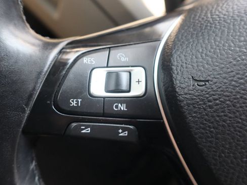 Used 2017 Volkswagen Passat 1.8T SE FWD image 15