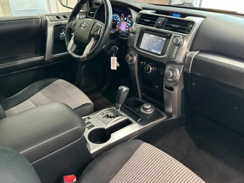 Used 2017 Toyota 4Runner SR5 AWD/4WD image 19