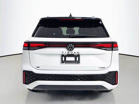 Used 2025 Volkswagen Tiguan SE R-Line AWD/4WD image 6