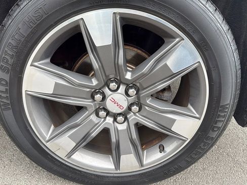 Used 2017 GMC Acadia SLT AWD/4WD image 5