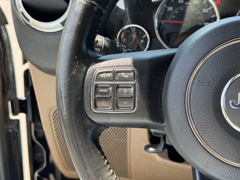Used 2016 Jeep Wrangler Unlimited Sahara w/ Connectivity Group AWD/4WD image 27
