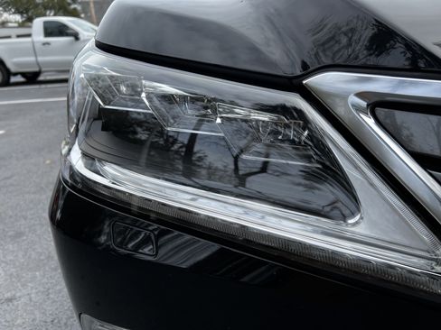 Used 2020 Lexus LX 570 4WD w/ Luxury Package image 12