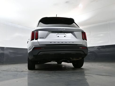 Certified 2022 Kia Sorento LX FWD image 22
