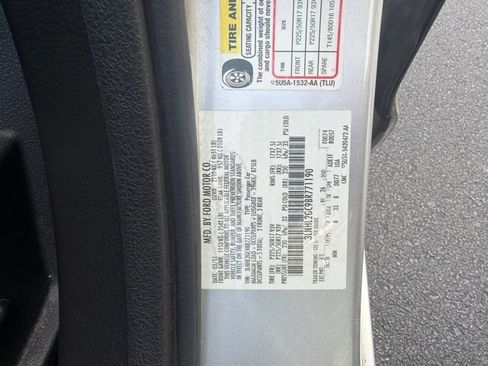 Used 2011 Lincoln MKZ w/ Interior Aluminum Trim Pkg FWD image 8