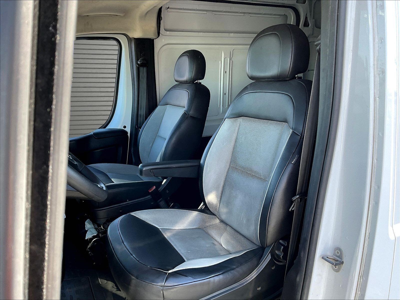 Used 2025 RAM ProMaster 2500 w/ Convenience Group FWD image 18