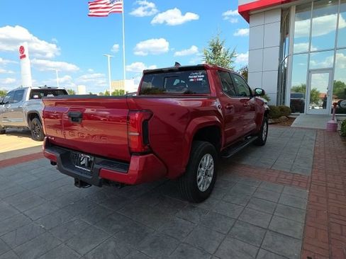 Used 2025 Toyota Tacoma SR5 w/ SR5 Upgrade Package AWD/4WD image 8