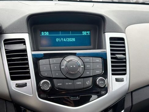 Used 2011 Chevrolet Cruze LT image 14