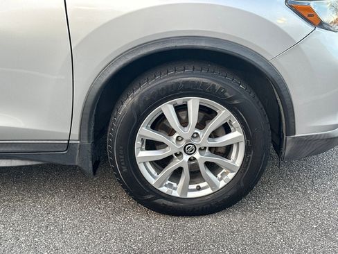 Used 2017 Nissan Rogue SV w/ SV Premium Package image 12