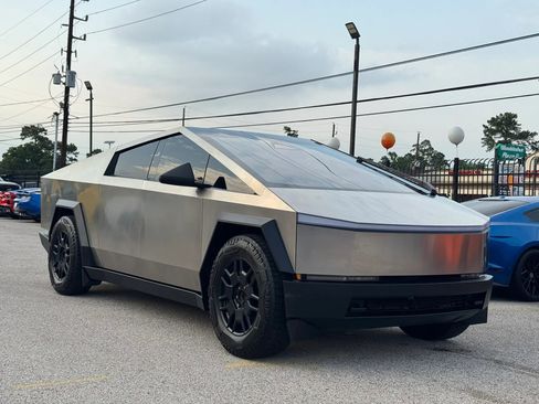 Used 2024 Tesla Cybertruck AWD Crew Cab image 7