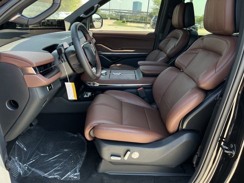 New 2025 Lincoln Navigator L Reserve image 22