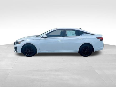 New 2026 Nissan Altima 2.5 SV FWD image 4