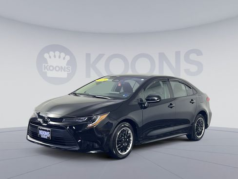 Used 2025 Toyota Corolla LE FWD image 5