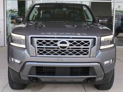 Used 2022 Nissan Frontier SV w/ SV Premium Package AWD/4WD image 2