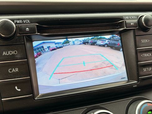 Used 2018 Toyota RAV4 LE image 17